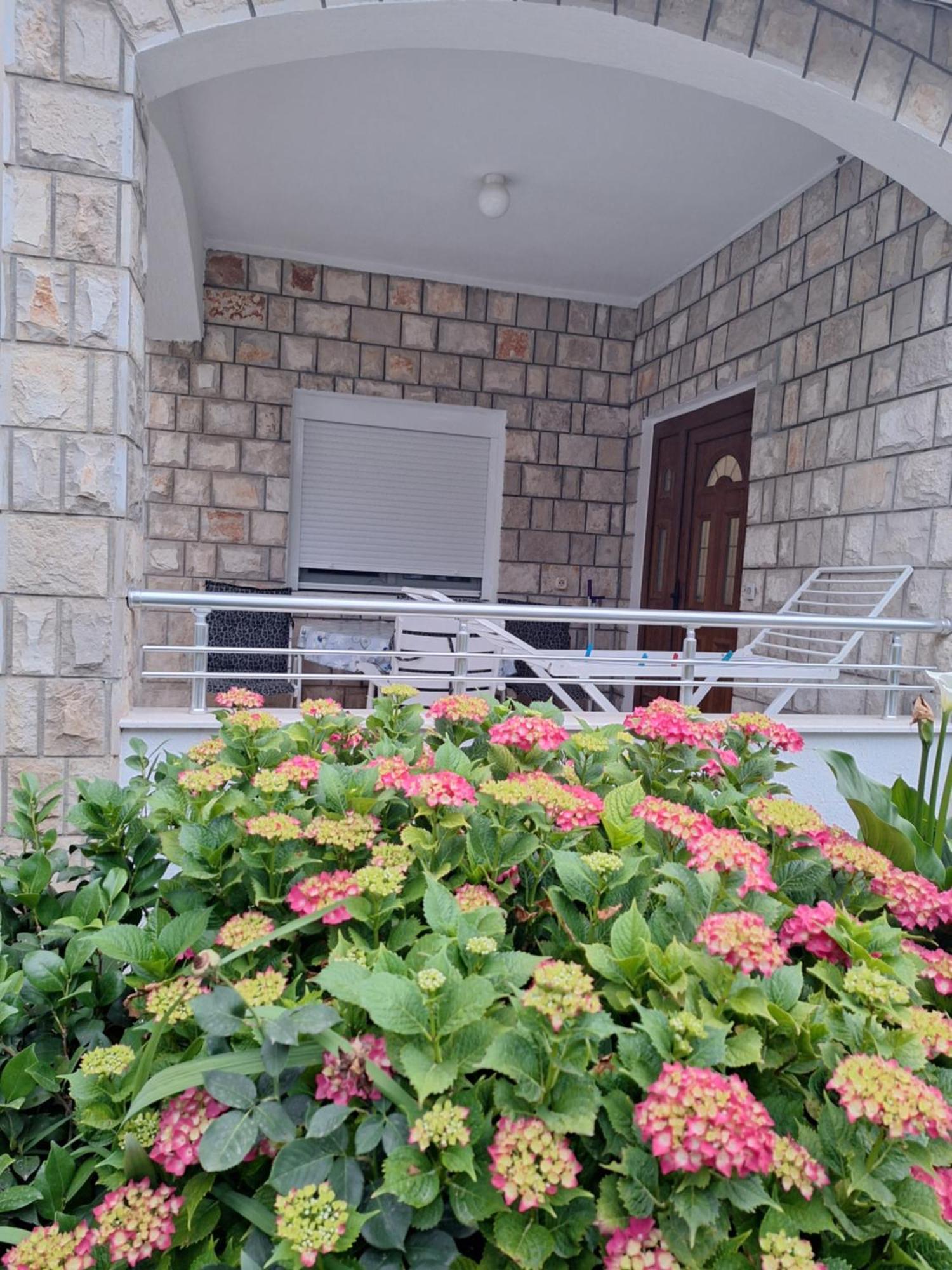 Apartments Kuc بار المظهر الخارجي الصورة