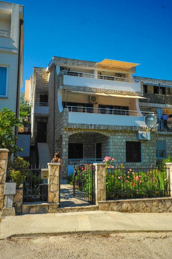 Apartments Kuc بار المظهر الخارجي الصورة