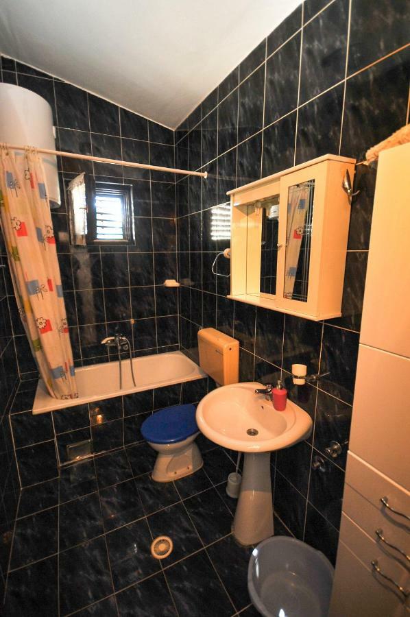 Apartments Kuc بار المظهر الخارجي الصورة